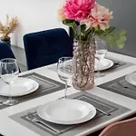 Nowoczesny Z Balkonem W Centrum By Renters Vratislav